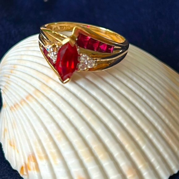 💕Genuine Gold Marquise Ruby & Diamond Ring - Picture 3 of 8
